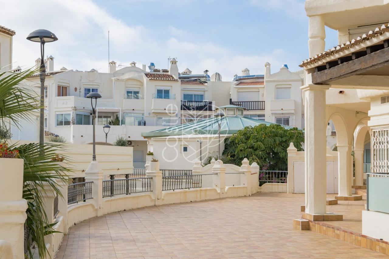 Malaga Benalmadena Puerto Marina Playa Vacacional Luxury Apartment Bagian luar foto