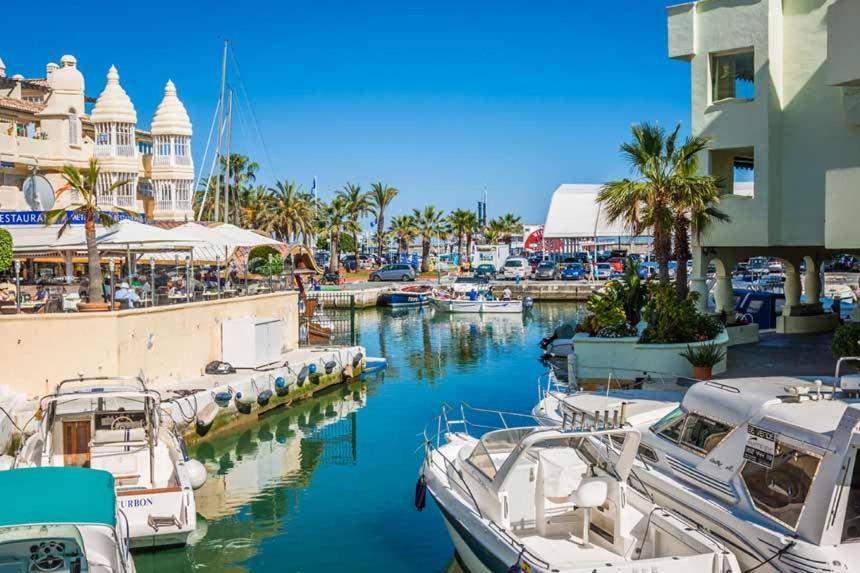 Malaga Benalmadena Puerto Marina Playa Vacacional Luxury Apartment Bagian luar foto